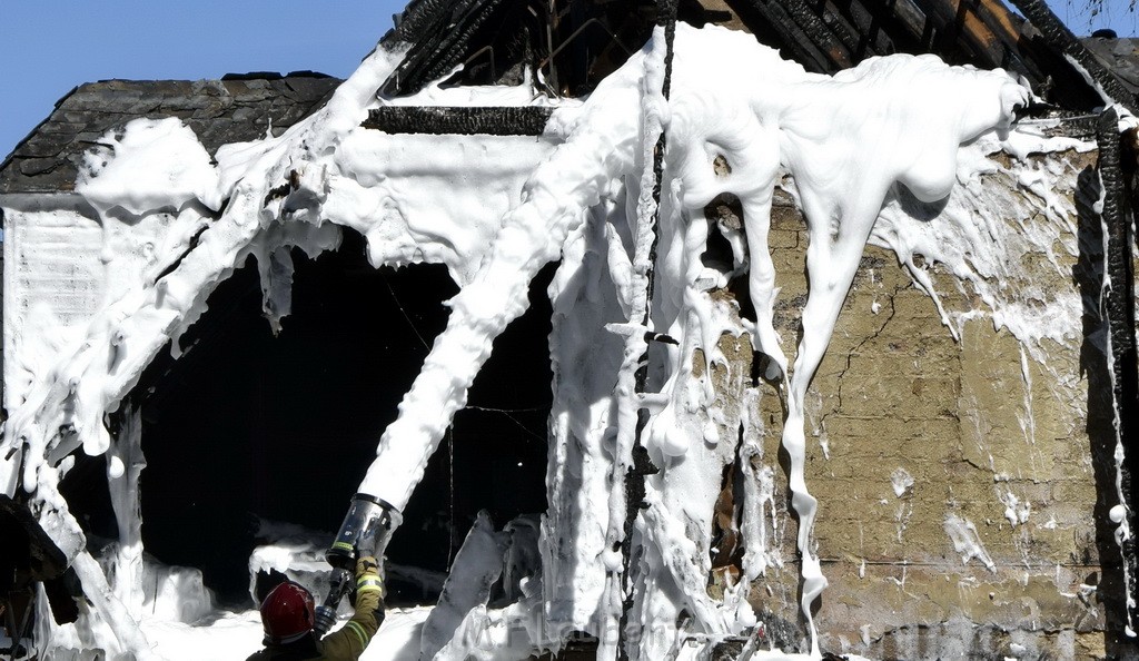 Grossfeuer Einfamilienhaus Siegburg Muehlengrabenstr P1413.JPG - Miklos Laubert